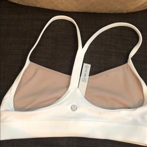 White lululemon sports bra